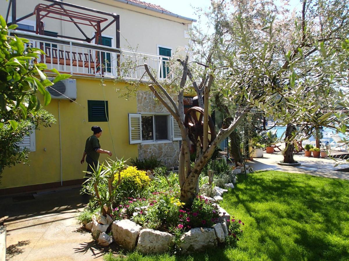 Apartments By The Sea Blace, Neretva Delta - Usce Neretve - 16068 Exterior foto